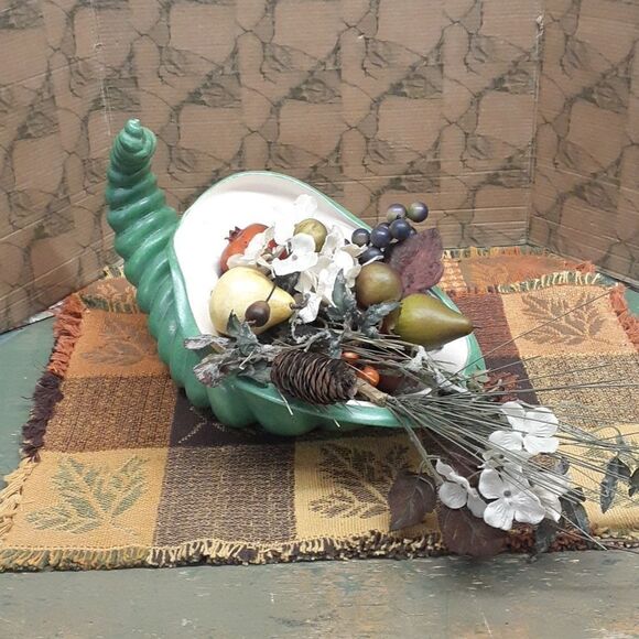 3 pc.bundle of Vintage ceramic cornacopia, (florals-no charge) and 2 placemats - Picture 1 of 12